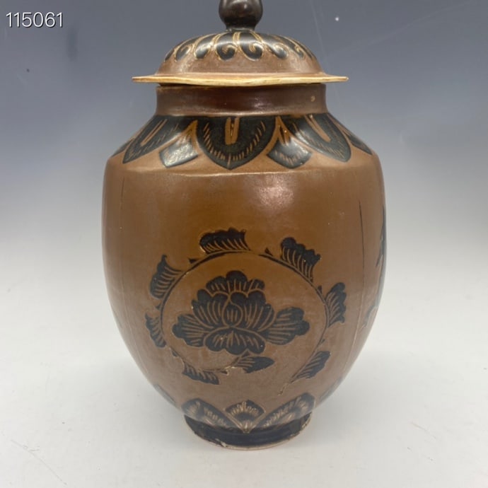 A Exquisite Ding yao Porcelain Slurry Glazed Jar With a lid (1 of 9)