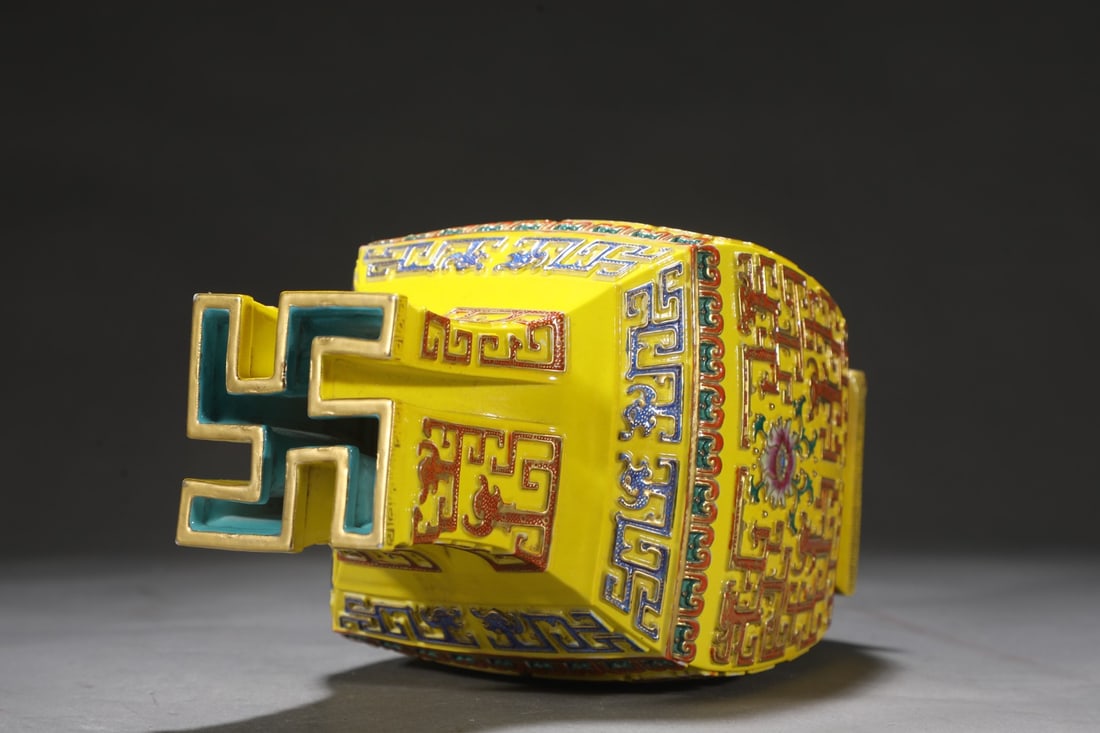 A Exquisite Enamel Yellow Glazed Vase - 4