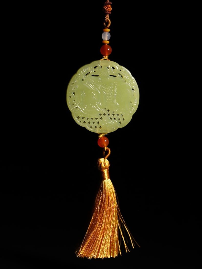 A Exquisite Hotan Yellow Jade jade pendant: A Exquisite Hotan Yellow Jade jade pendant,Qing Dynasty, China,Size:2.1inx0.4in,Weight:34.2g 和田黄玉玉佩,中国清代