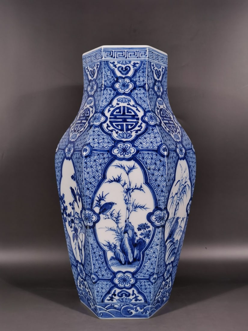 A Exquisite Blue and White Flower and Bird Pattern Vase: A Exquisite Blue and White Flower and Bird Pattern Vase,Qing Dynasty, China,Yongzheng Six-character Mark,Size: 16.1inx5.1inx8.7in 