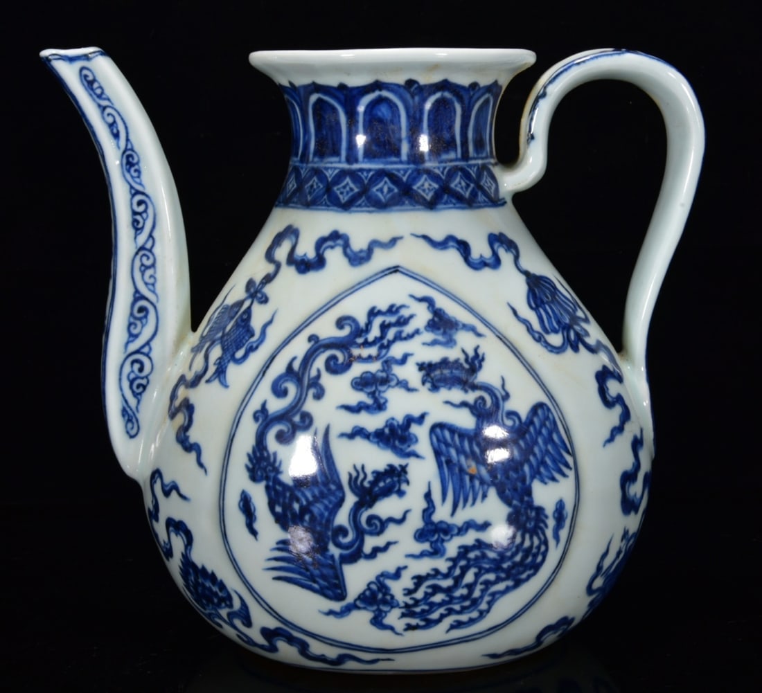 A Rare Blue and White Double Phoenix Pattern Ewer: A Rare Blue and White Double Phoenix Pattern Ewer,Ming Dynasty, China,Size:8.7inx9.1in 青花双凤纹壶,中国明代