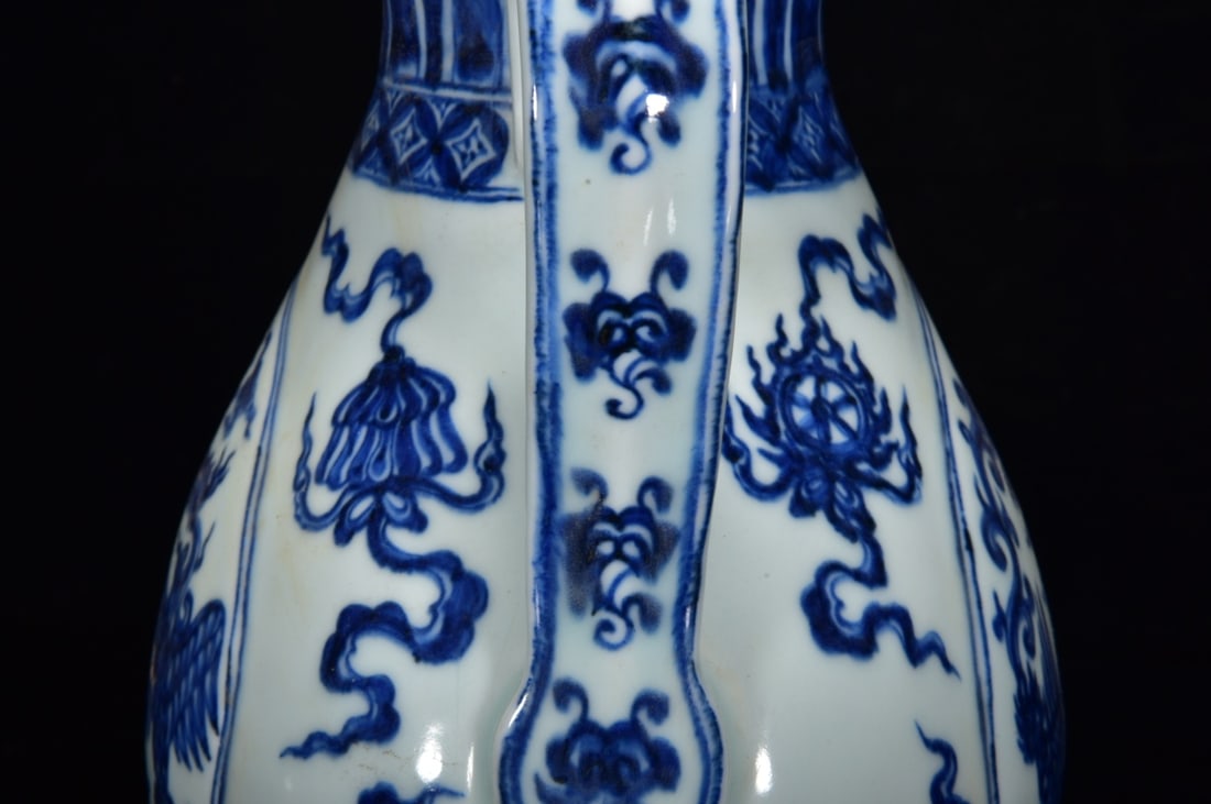 A Rare Blue and White Double Phoenix Pattern Ewer - 8