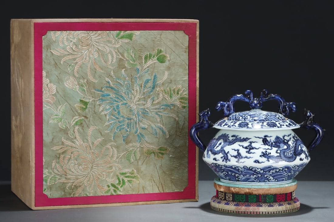 A Exquisite Blue and White Lotus Pattern Seawater Cloud and Dragon Pattern Double-Ears Covered Jar: A Exquisite Blue and White Lotus Pattern Seawater Cloud and Dragon Pattern Double-Ears Covered Jar,Ming Dynasty, China,Xuande Six-character Mark,Size：10.4inx7.5in 