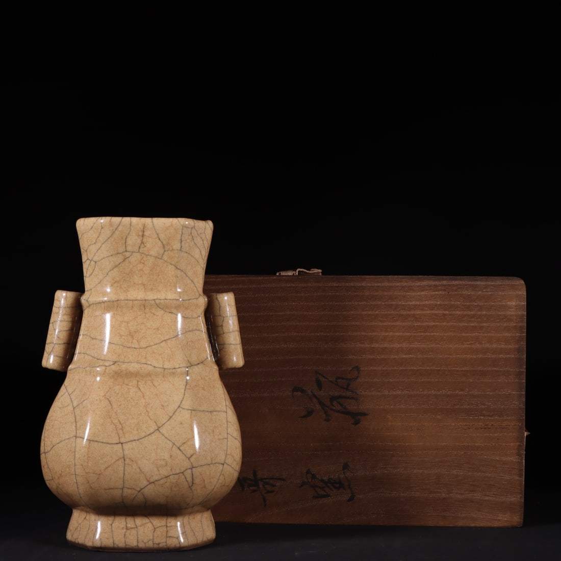 A Exquisite Ge yao Buff Glaze Double Ears Vase: A Exquisite Ge yao Buff Glaze Double Ears Vase,Song Dynasty,China,With Mark,Size:8.4inx5.3in 