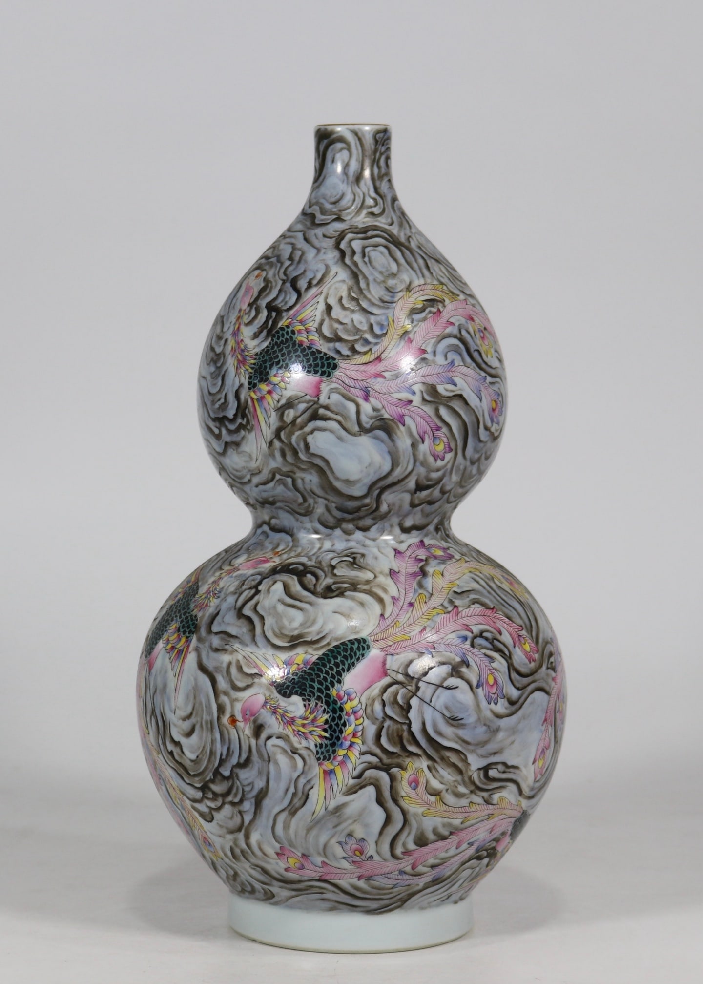 A Exquisite Famille-Rose Phoenix Pattern Gourd Vase: A Exquisite Famille-Rose Phoenix Pattern Gourd Vase,Qing Dynasty,China,Yongzheng Six-character Mark,Size:12.8in 