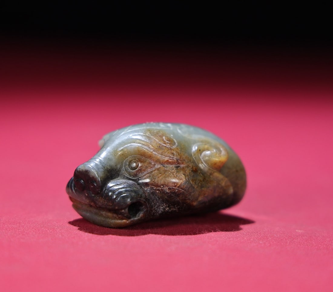 A Exquisite Hotan Jade Tiger Head Hand Ornament: A Exquisite Hotan Jade Tiger Head Hand Ornament,Han Dynasty,China,Size:1.5inx1.9inx1.1in,Weight:81g 