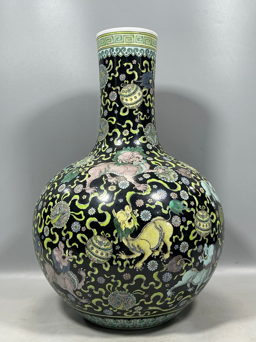 Black Ground Green Color Lion Pattern Vase: Black Ground Green Color Lion Pattern Vase,Qianlong Dynasty, China,Kangxi Six-character Mark,Size:22.4inx15in 
