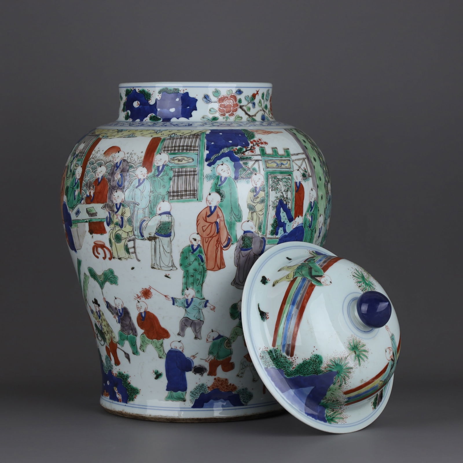 A Exquisite Doucai Figures Pattern Jar - 3