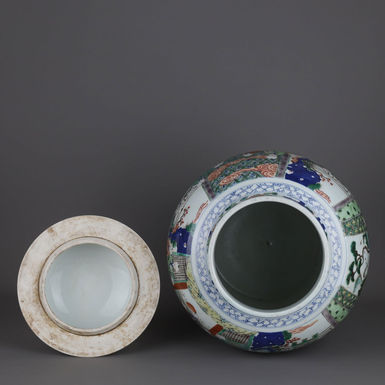 A Exquisite Doucai Figures Pattern Jar - 4