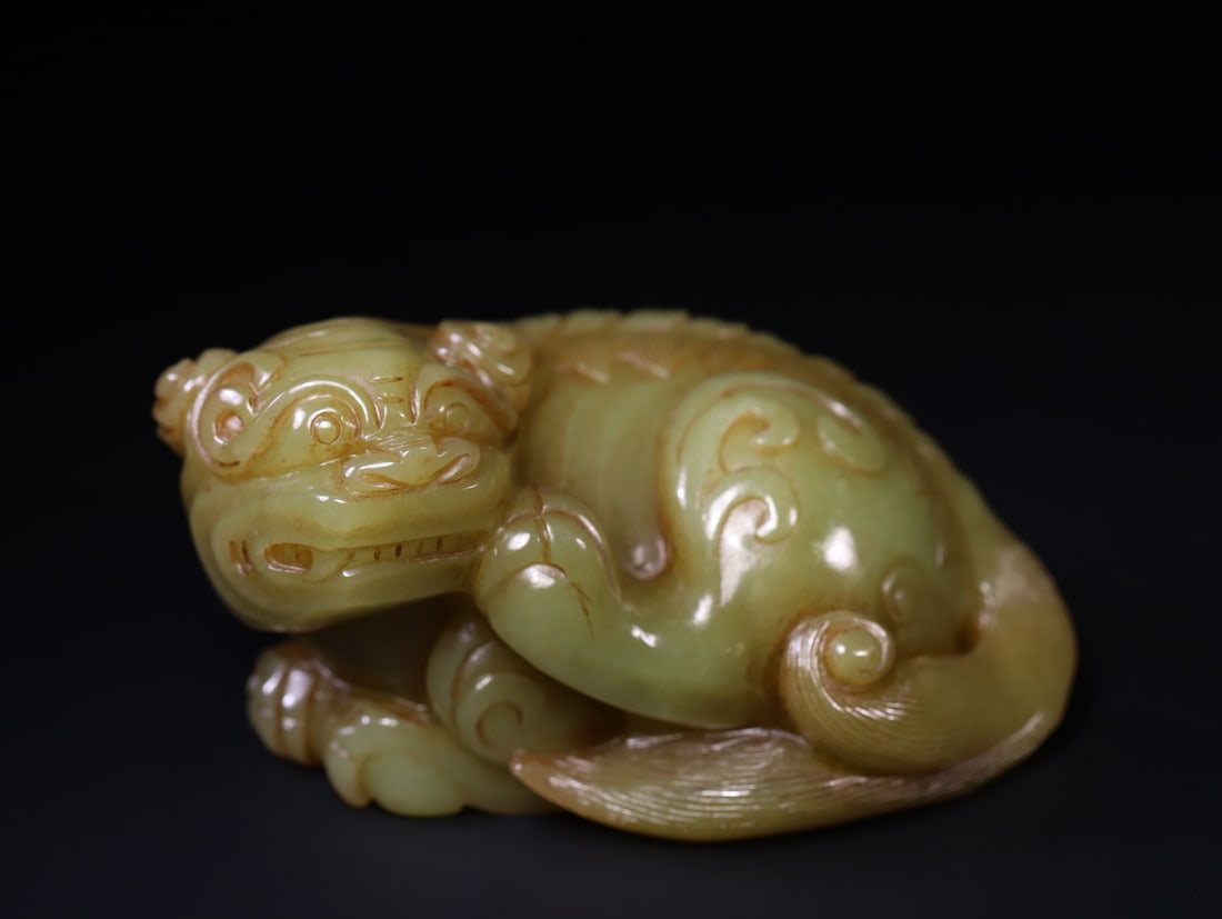 A Exquisite Hotan Yellow Jade Auspicious Beast Ornament: A Exquisite Hotan Yellow Jade Auspicious Beast Ornament,Qing Dynasty, China,Size:3.7inx2.4inx2in,Weight:354.2g 