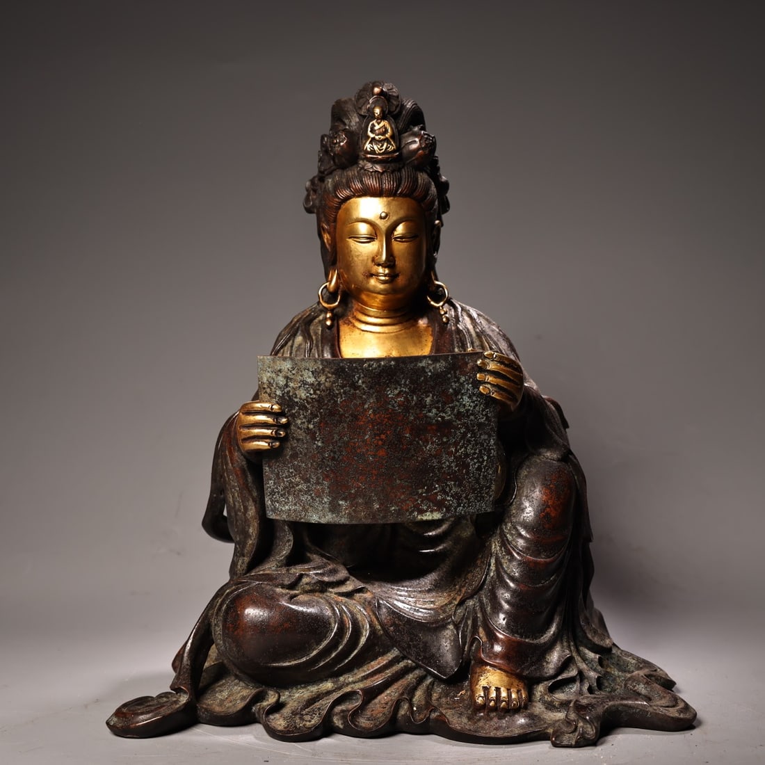 A Exquisite Gilt Bronze Carved Statue of Avalokitesvara Ornament: A Exquisite Gilt Bronze Carved Statue of Avalokitesvara Ornament,Ming Dynasty,China,Yongle Six-character Mark,Size:13.4inx10.2in,Weight:9000g 