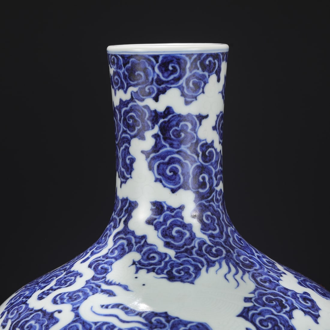 A Exquisite Blue and White Dragon Pattern Vase - 3