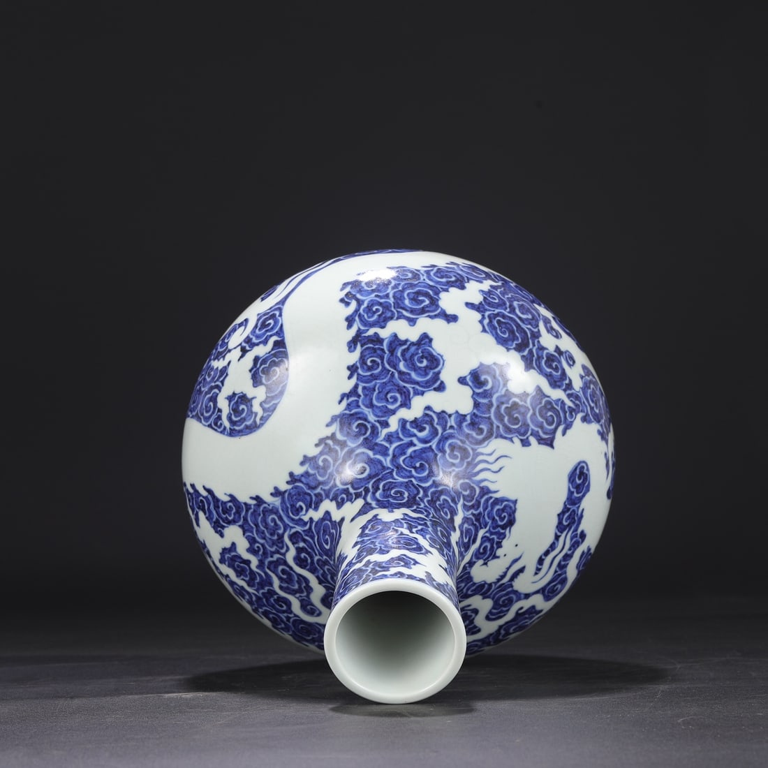A Exquisite Blue and White Dragon Pattern Vase - 5