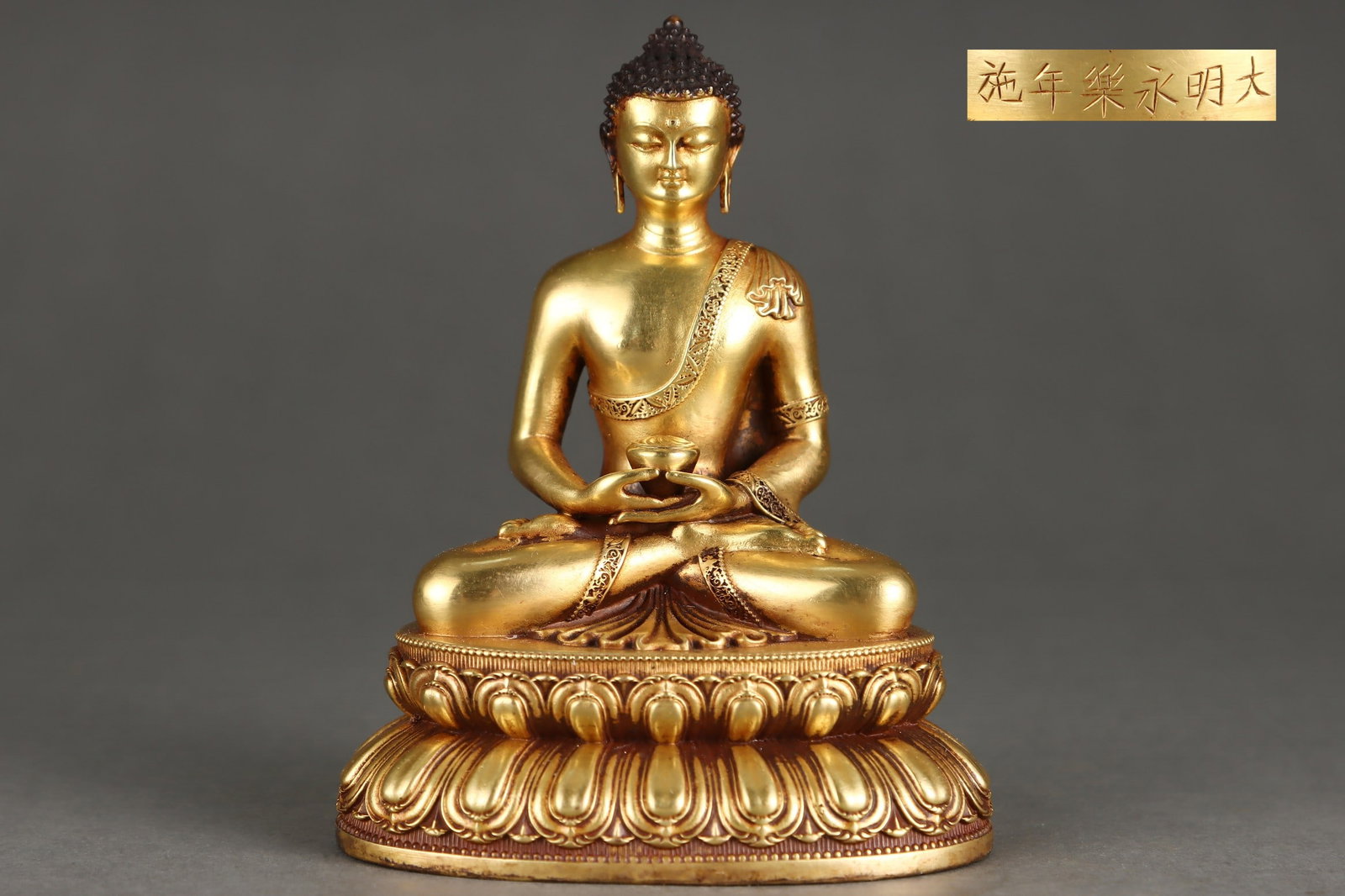 A Exquisite Gilt Bronze Buddha statue Ornament (1 of 9)