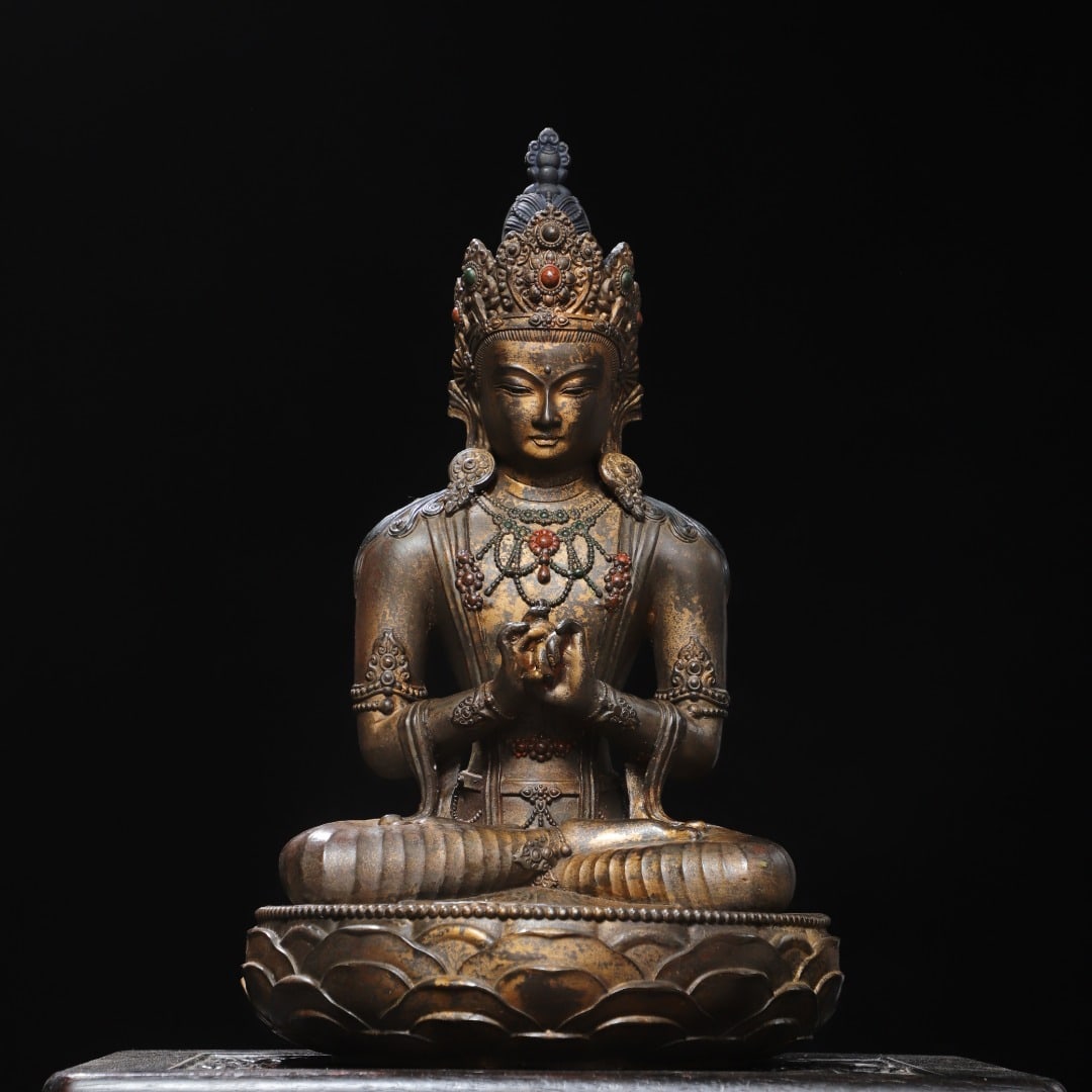 A Exquisite Gold Overlaid Bronze Statue of Tara Ornament: A Exquisite Gold Overlaid Bronze Statue of Tara Ornament,Qing Dynasty, China,Size:46x25x9.8in,Weight:6600g 