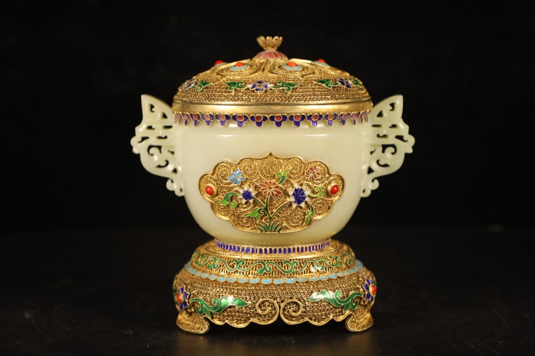 A Exquisite Gilt Silver Filigree Flower Pattern Jade Bowl: A Exquisite Gilt Silver Filigree Flower Pattern Jade Bowl,Qing Dynasty, China,Size:5.7inx5.1in,Weight:527g 