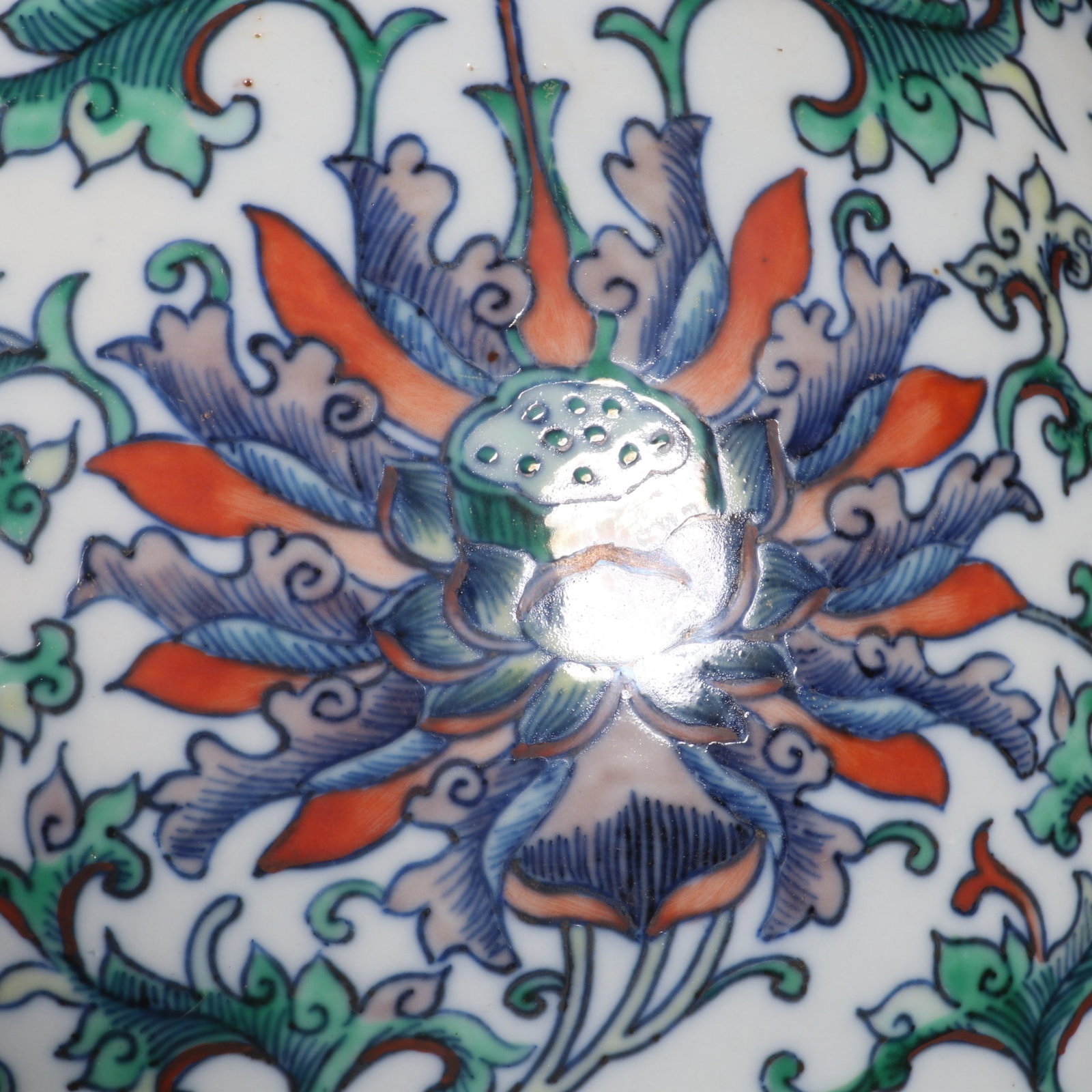 A Rare Doucai Interlocking Peony Pattern Small Vat - 5