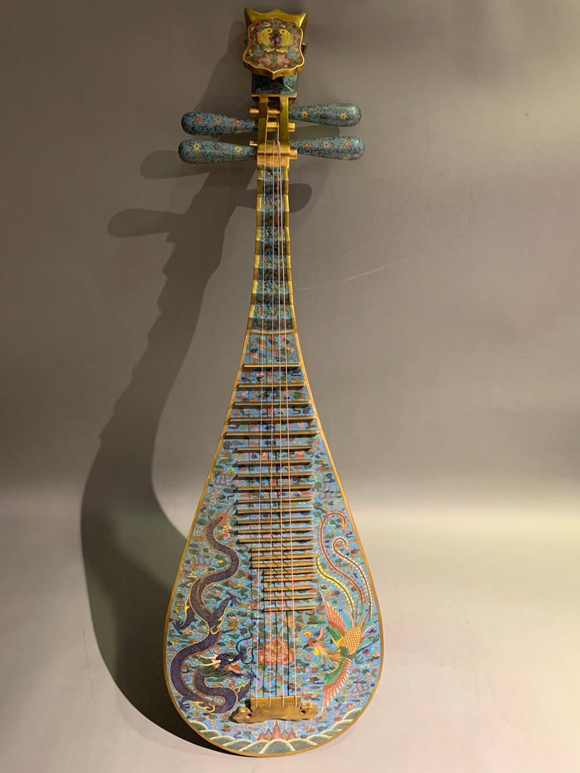 A Exquisite Bronze Cloisonne Enamel Pipa Ornament: A Exquisite Bronze Cloisonne Enamel Pipa Ornament,Qing Dynasty, China,Qianlong Four-character Mark,Size:41.7inx13in,Weight:8600g 