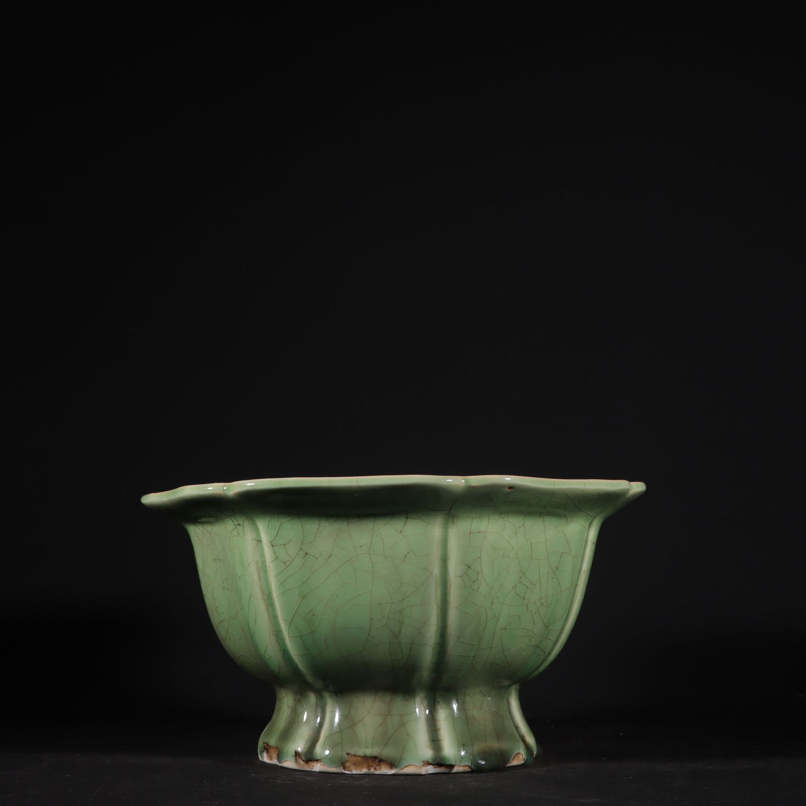 A Exquisite Celadon Glzed Flowerpot - 2