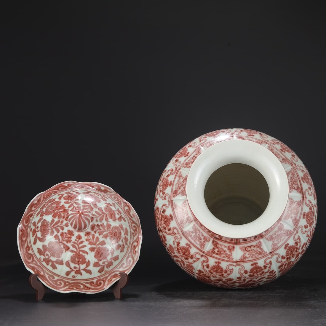 A Exquisite Underglaze-Red Flower Pattern Jar - 5