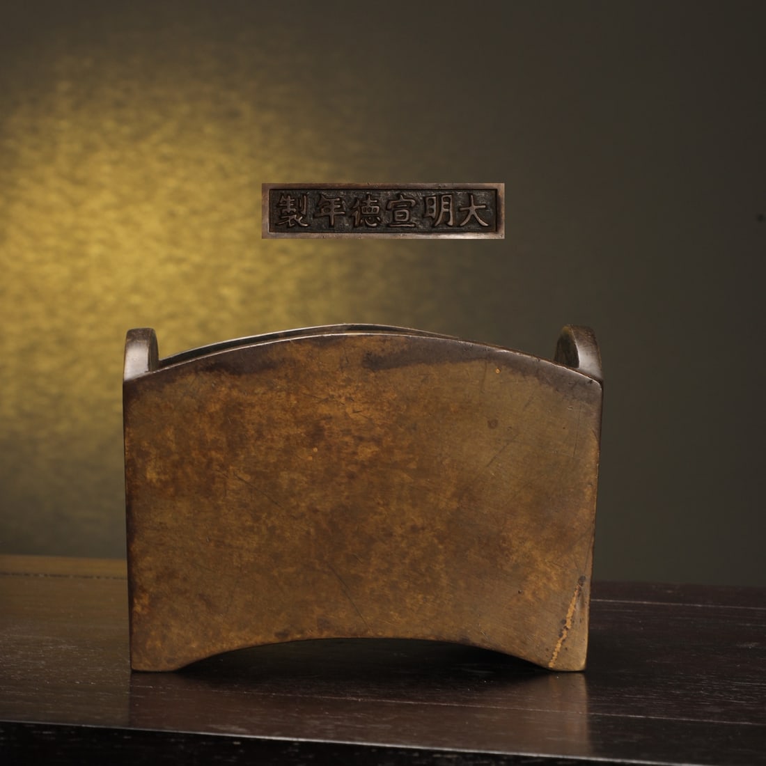 A Exquisite Coppery Trough-Shaped Censer: A Exquisite Coppery Trough-Shaped Censer,Ming Dynasty,China,Xuande Six-character Mark,Size:3.5inx3.3inx5in,Weight:1400g 