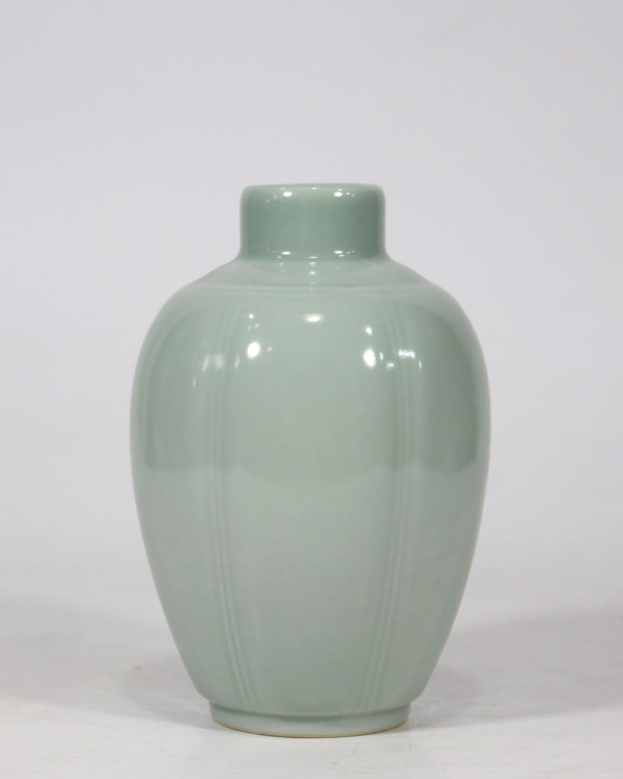 A Exquisite Celadon Glzed Vase (1 of 6)
