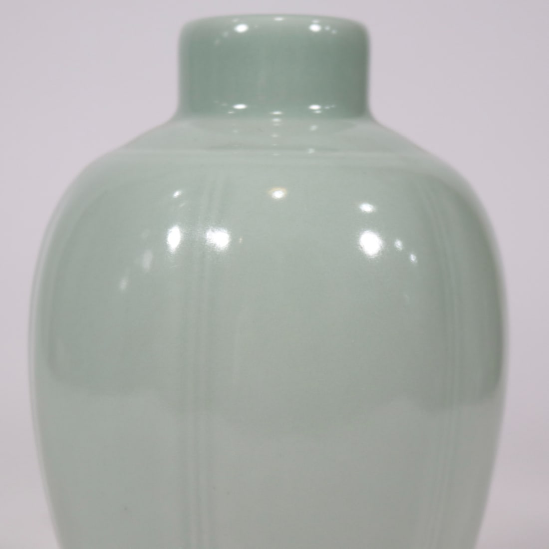 A Exquisite Celadon Glzed Vase - 3