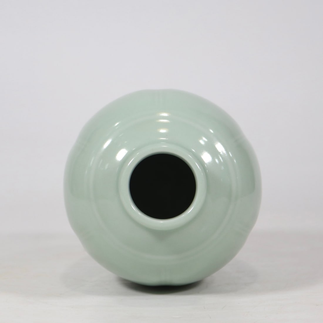 A Exquisite Celadon Glzed Vase - 4