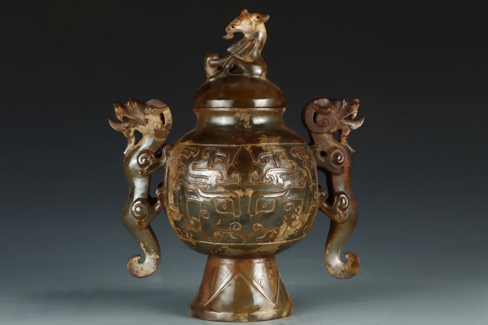 A Exquisite Hotan Jade Double-Ears Censer: A Exquisite Hotan Jade Double-Ears Censer,Han Dynasty, China,Size:9.1inx6.7in,Weight:1720g 和田玉双耳炉,中国汉代