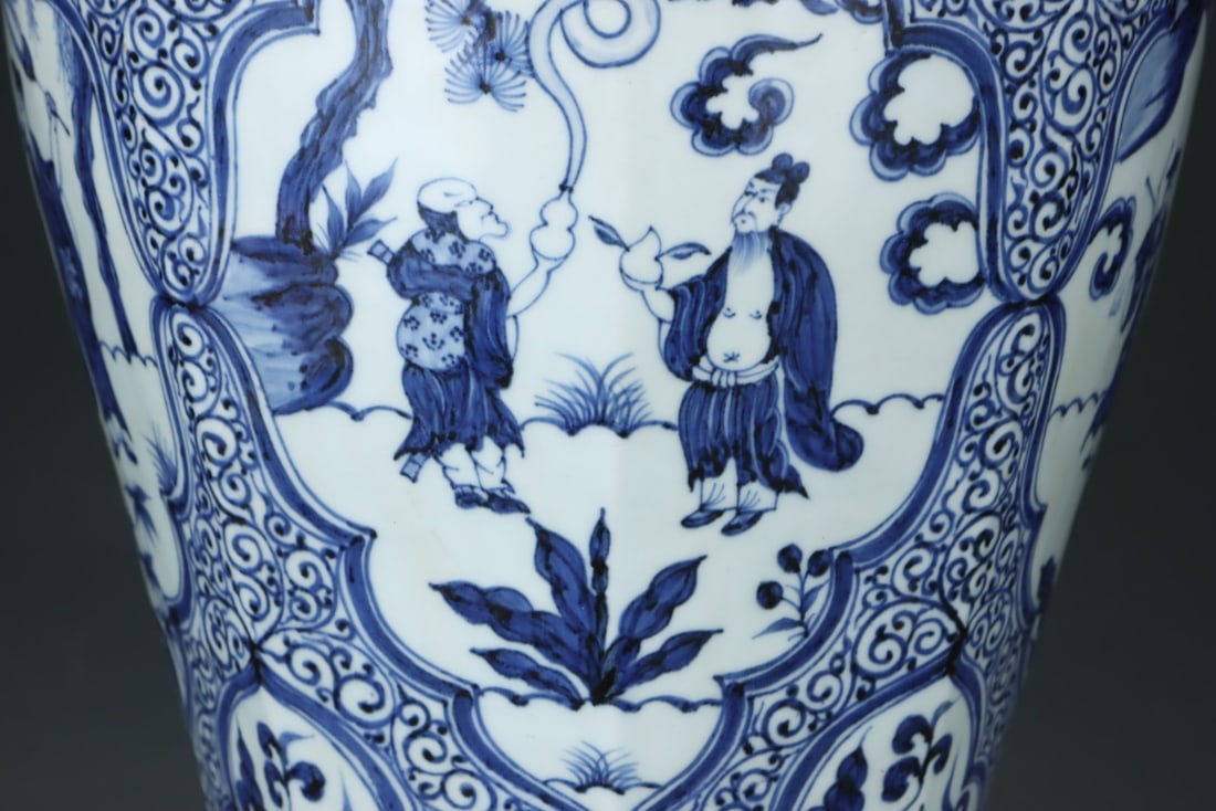 A Exquisite Blue and White Figures Pattern Vase - 5