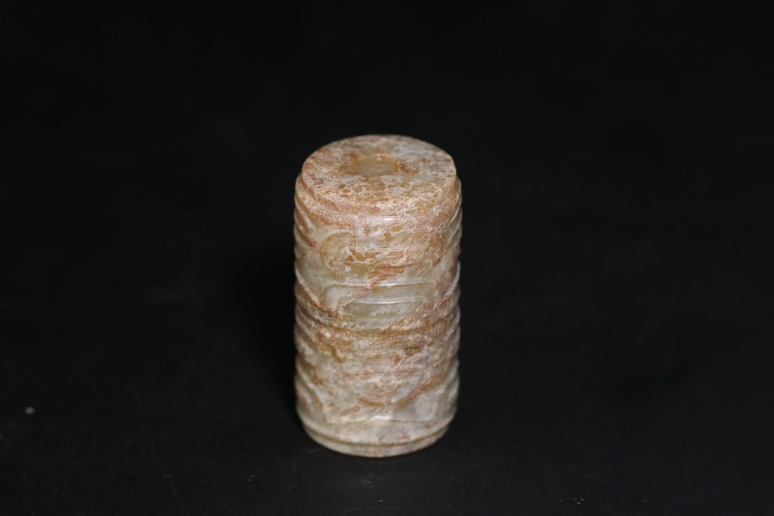 A Exquisite Gaogu Jade Hand Piece: A Exquisite Gaogu Jade Hand Piece,Ancient Time, China,Size:0.7inx1.2in,Weight:18.8g 高古玉玉琮,远古时期