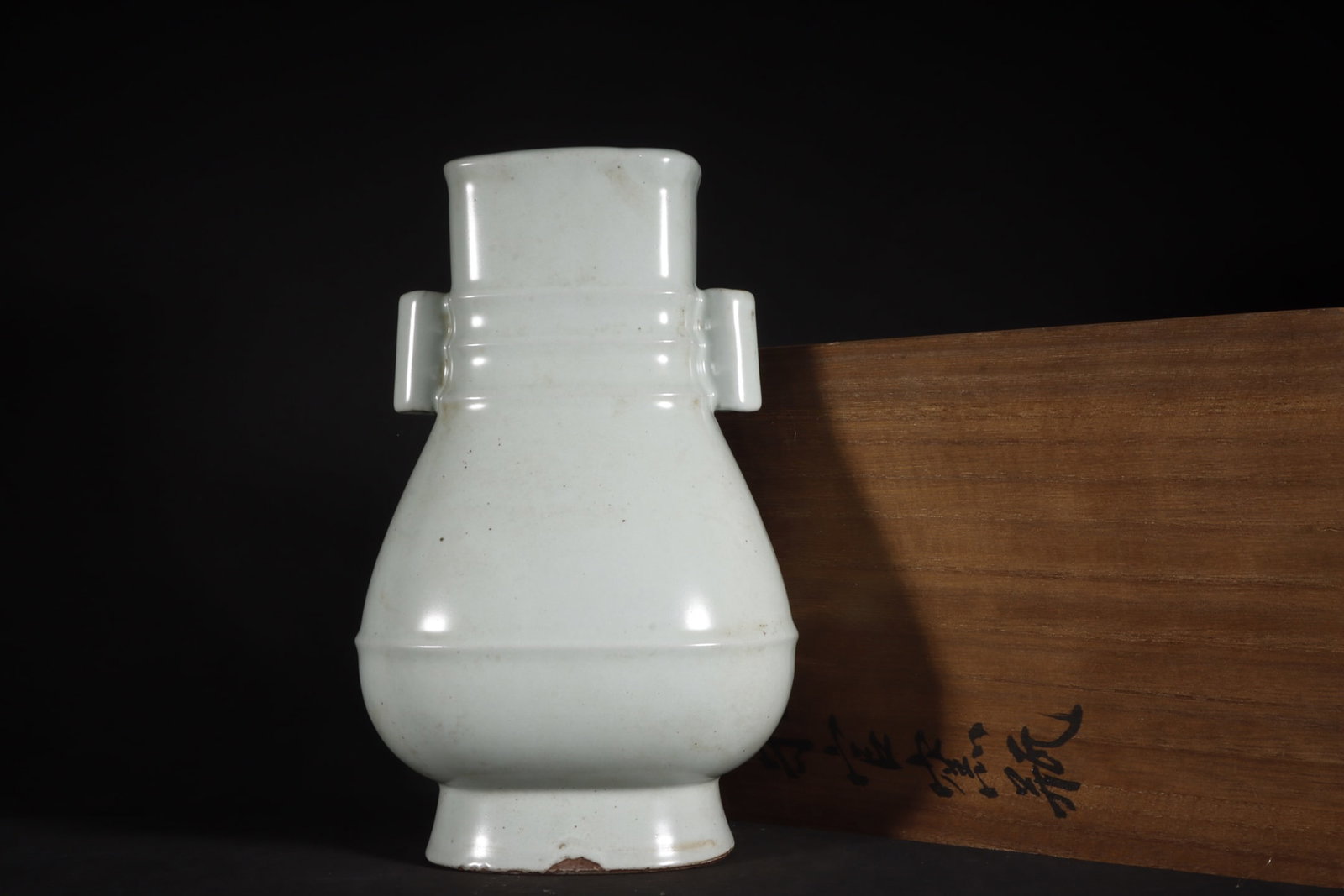 A Exquisite Guan Kiln Moon White Glazed Vase: A Exquisite Guan Kiln Moon White Glazed Vase,Song Dynasty, China,Size:9.7inx5.9in 官窑月白釉瓶,中国宋代