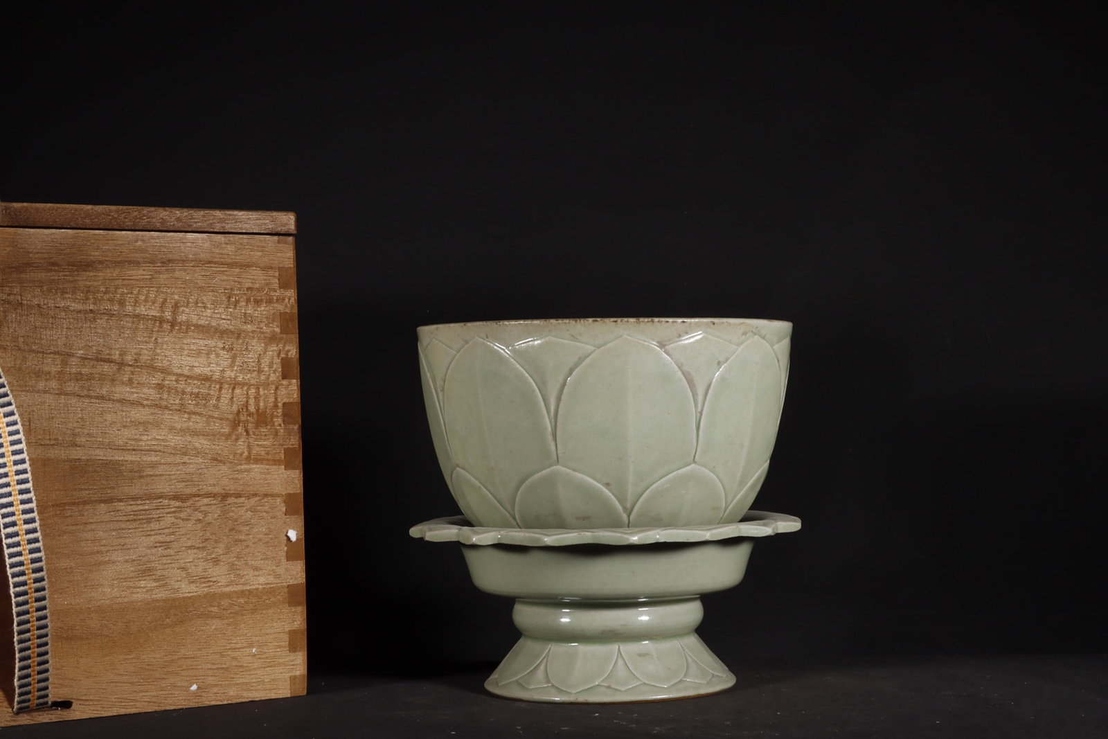 A Exquisite Yue Kiln Celadon Lotus Petal-Shaped Bowl: A Exquisite Yue Kiln Celadon Lotus Petal-Shaped Bowl,Five Dynasties Period, China,Size:5.3inx5.6in 越窑青瓷莲瓣形状碗,五代