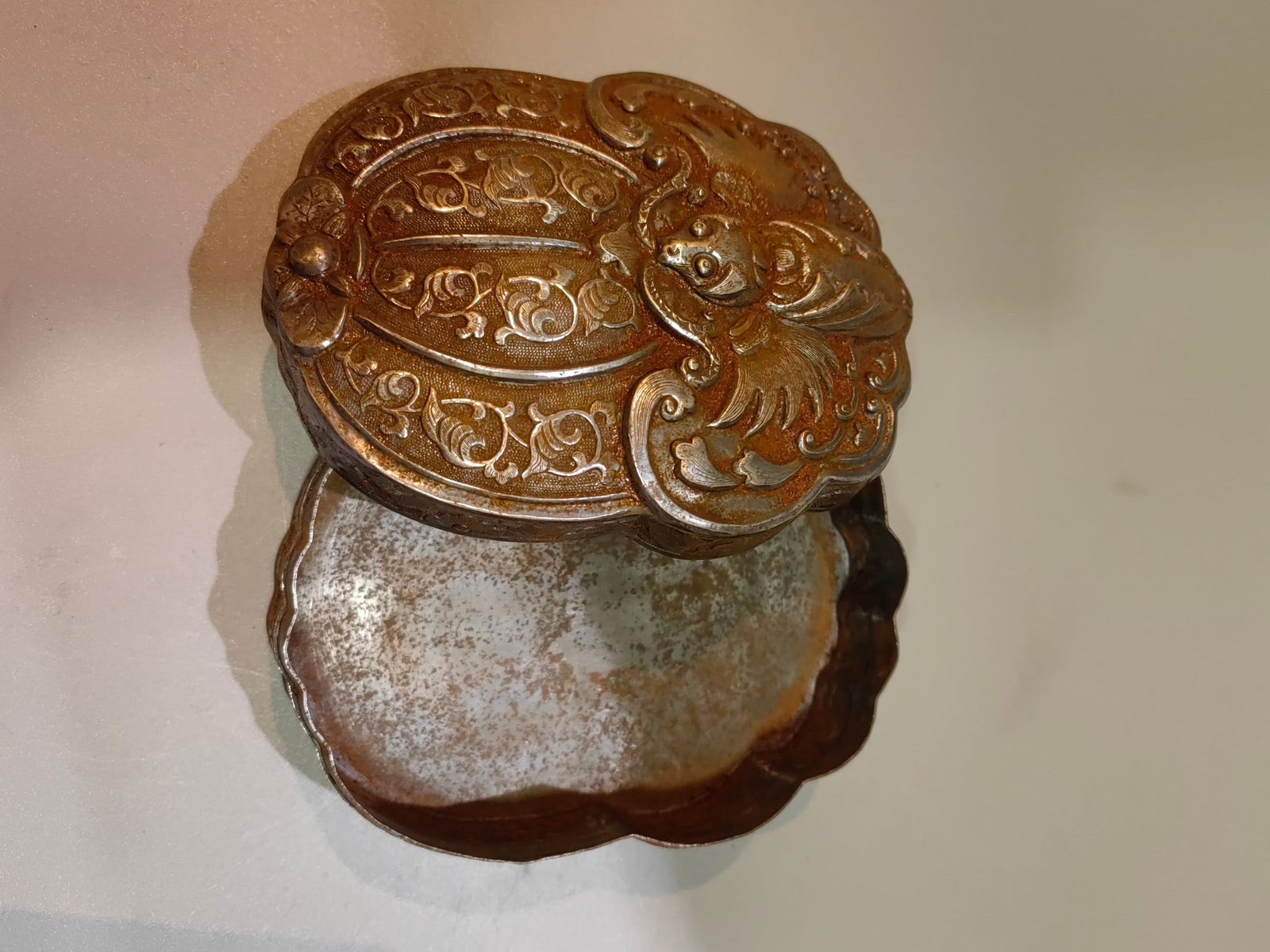 A Exquisite Silver Relief Bats Pattern Box - 2