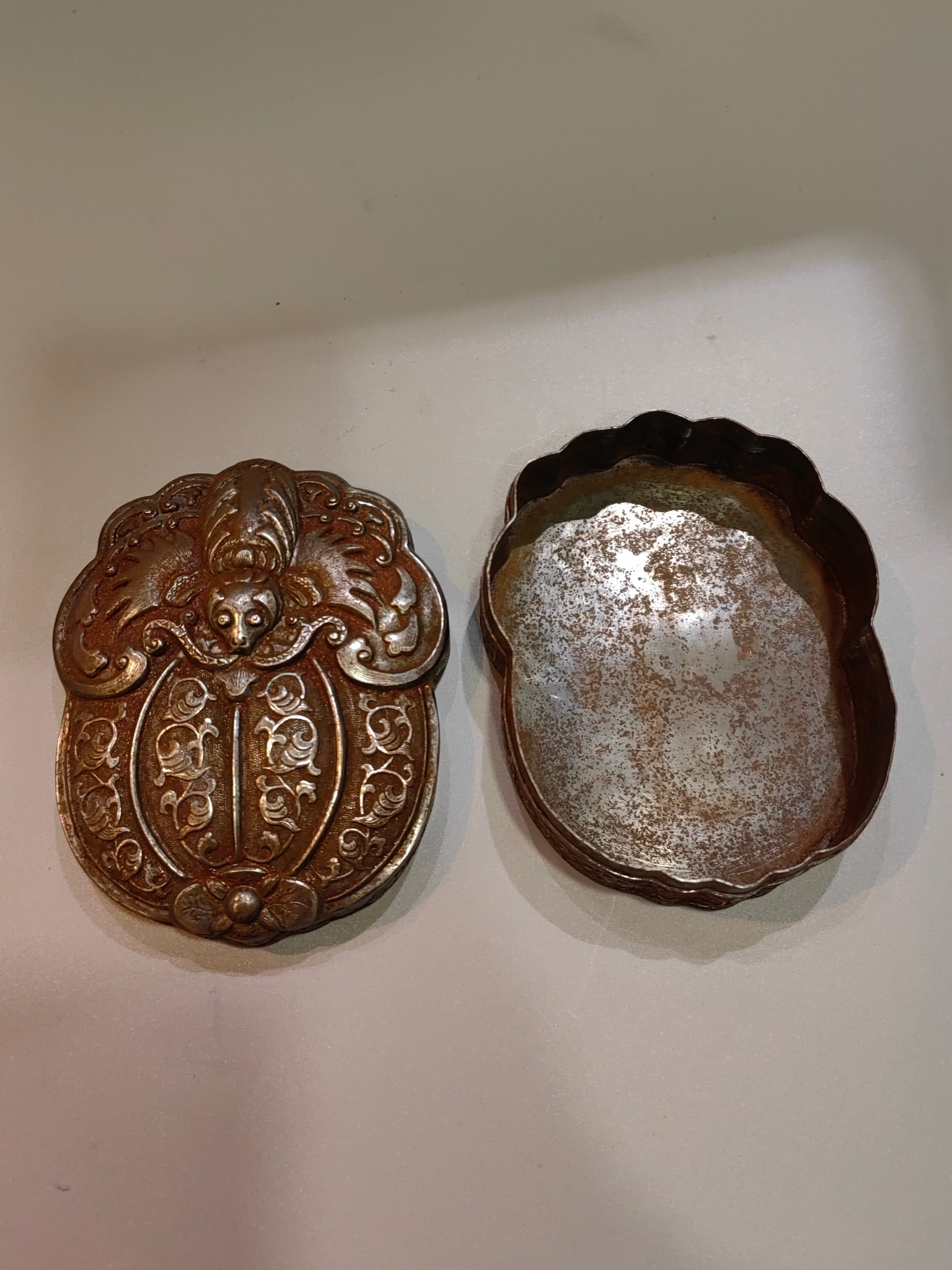 A Exquisite Silver Relief Bats Pattern Box - 8