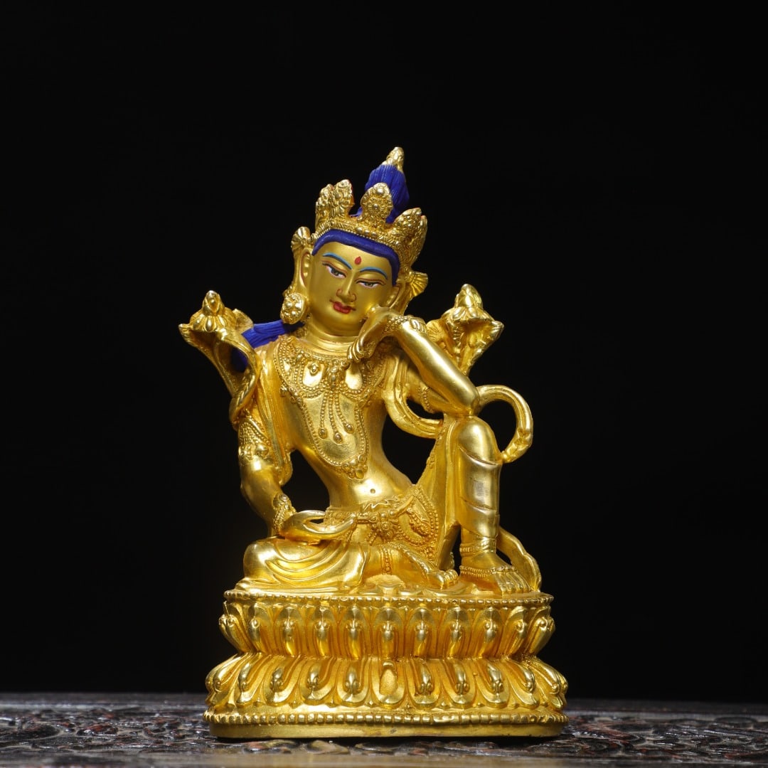 A Exquisite Gilt Bronze Painted Color Statue of Avalokitesvara Ornament: A Exquisite Gilt Bronze Painted Color Statue of Avalokitesvara Ornament,Ming Dynasty, China,Size:19x11x2.8in,Weight:850g 