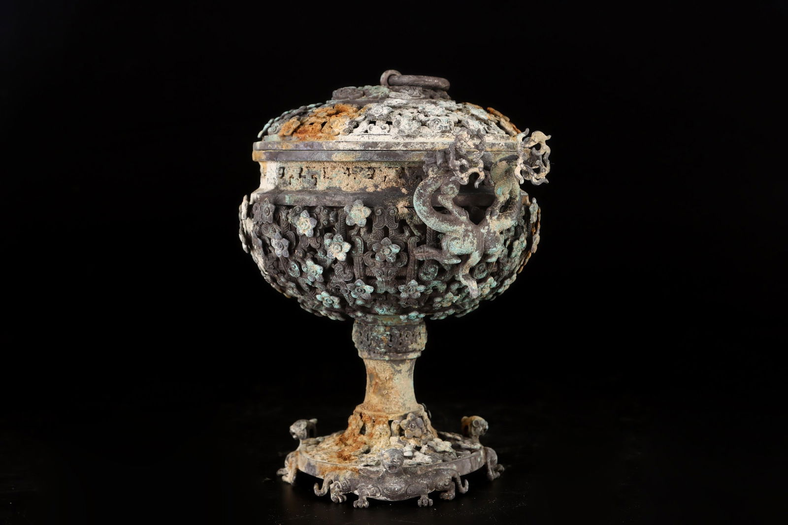 A Exquisite Silver Hollow Flower Pattern Jar - 2