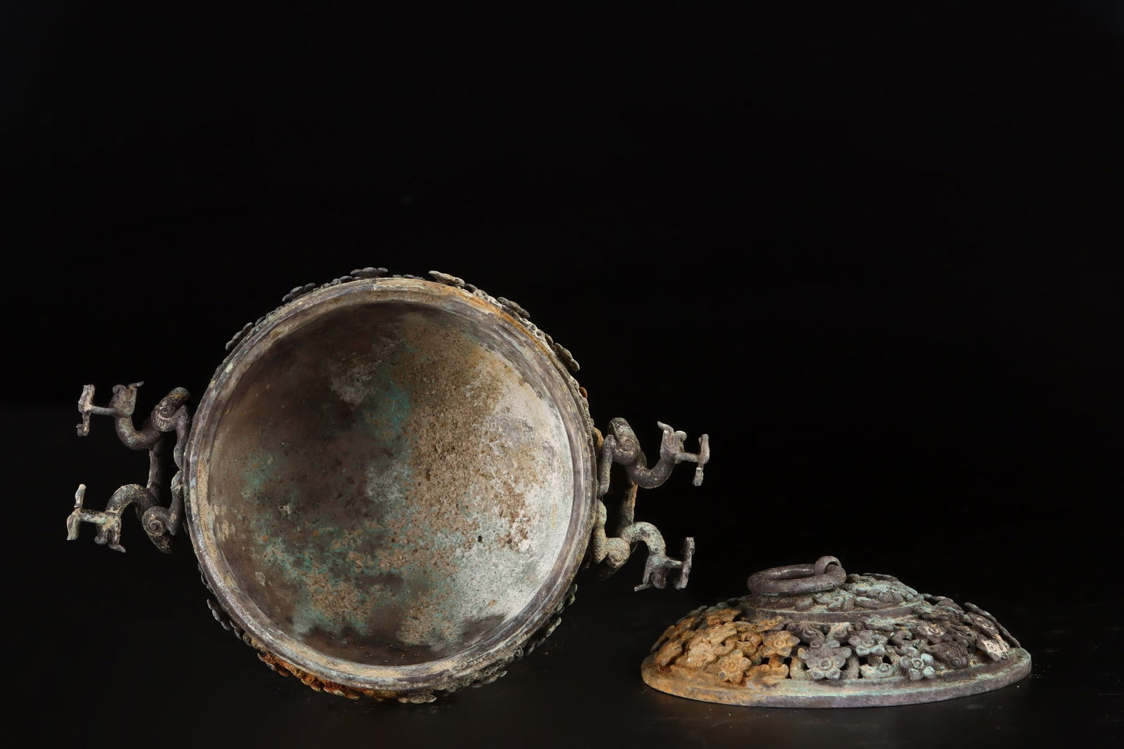 A Exquisite Silver Hollow Flower Pattern Jar - 7