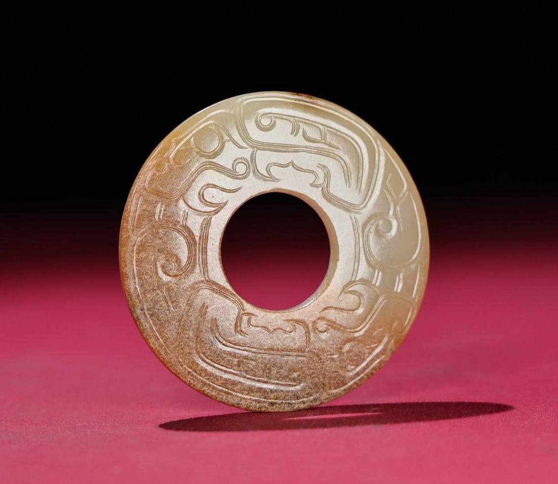 A Exquisite Hotan Jade Dragon Jade Bi: A Exquisite Hotan Jade Dragon Jade Bi,Han Dynasty,China,Size:2.4inx2.4inx0.2in,Weight:35g 和田玉龙玉璧,中国汉代