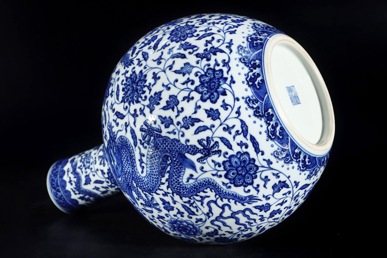 A Exquisite Blue and White Lotus Pattern Dragon Pattern Vase - 7
