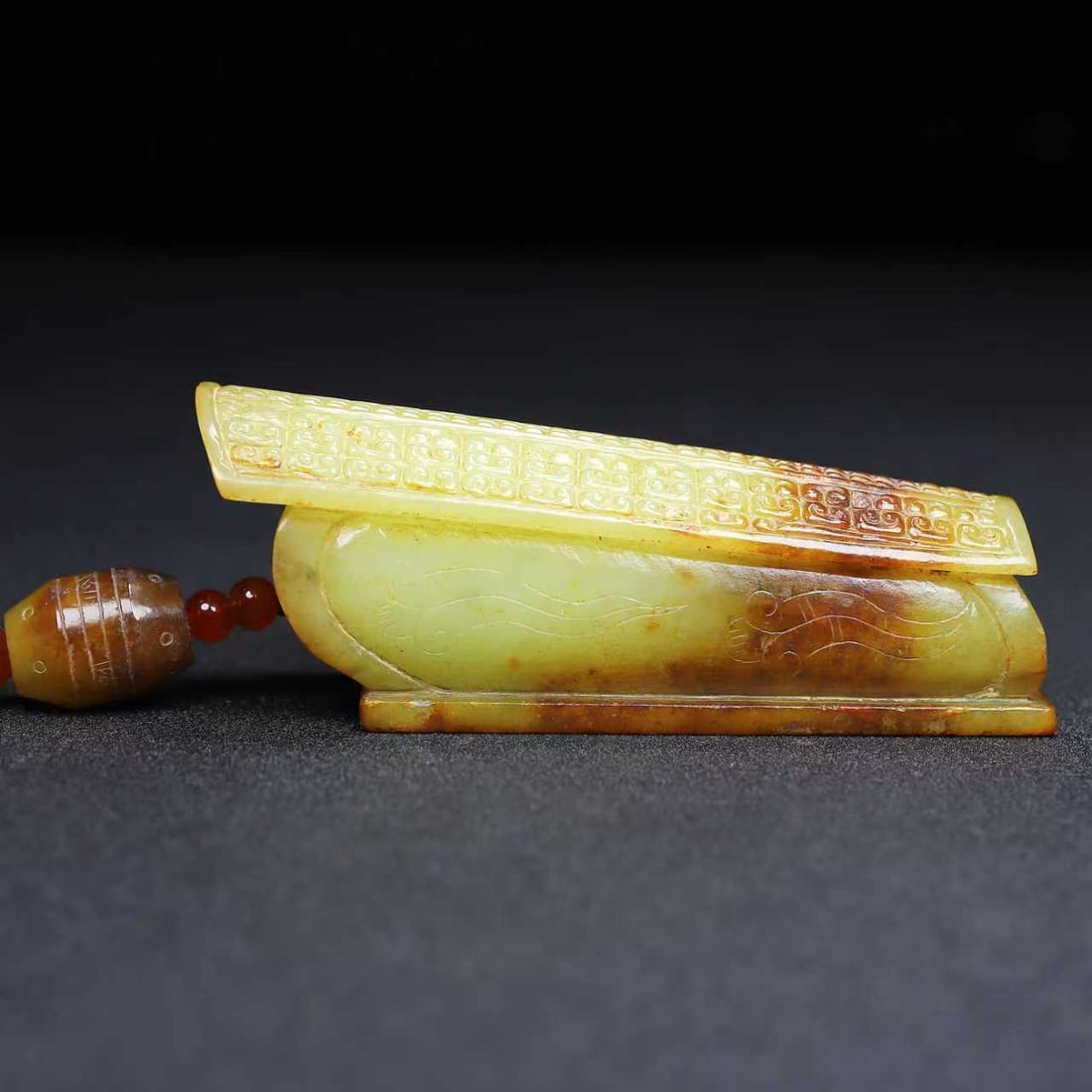 A Exquisite Hotan Jade Ornament: A Exquisite Hotan Jade Ornament,Qing Dynasty, China,Size:4.7inx1.2inx1.6in,Weight:186g 和田玉摆件,中国清代