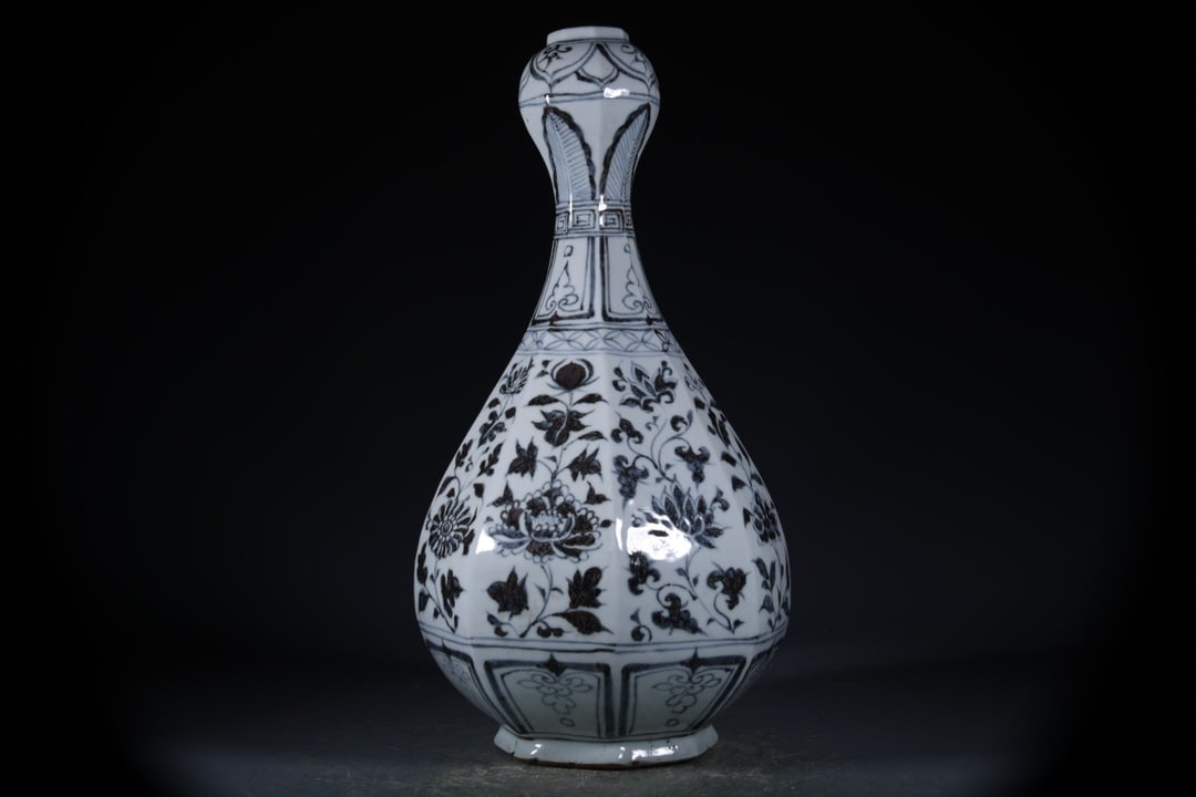 Blue and White Flower Pattern Vase - 3