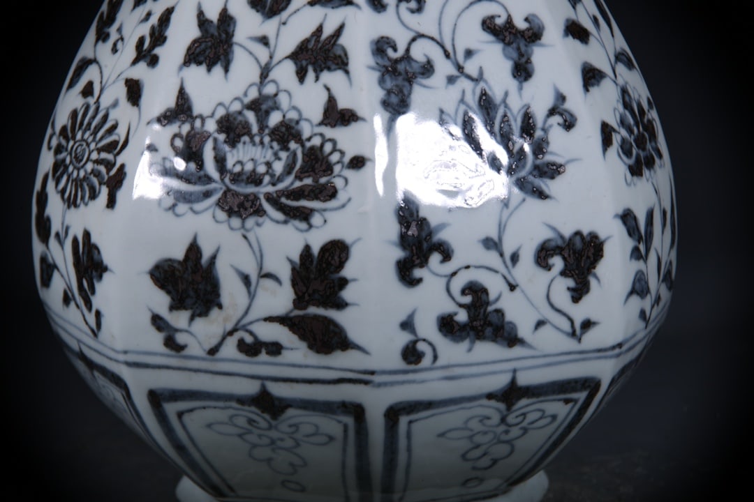 Blue and White Flower Pattern Vase - 5