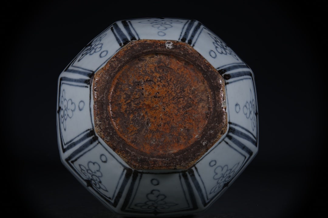 Blue and White Flower Pattern Vase - 7