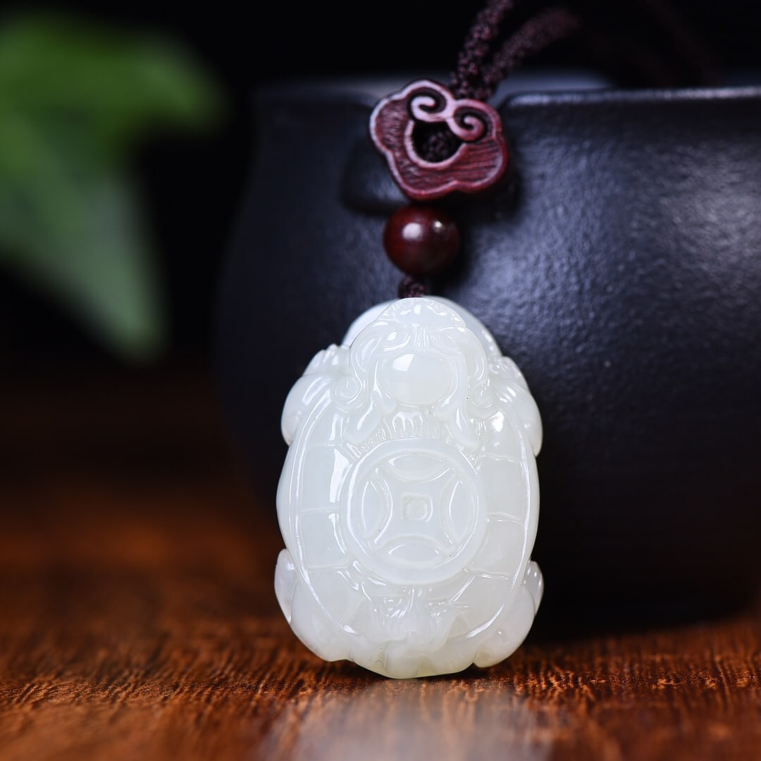 A Exquisite Hotan Jade Tortoise Pendant: A Exquisite Hotan Jade Tortoise Pendant,Size:1.4inx0.9inx0.4in 和田玉吉祥万寿龟
