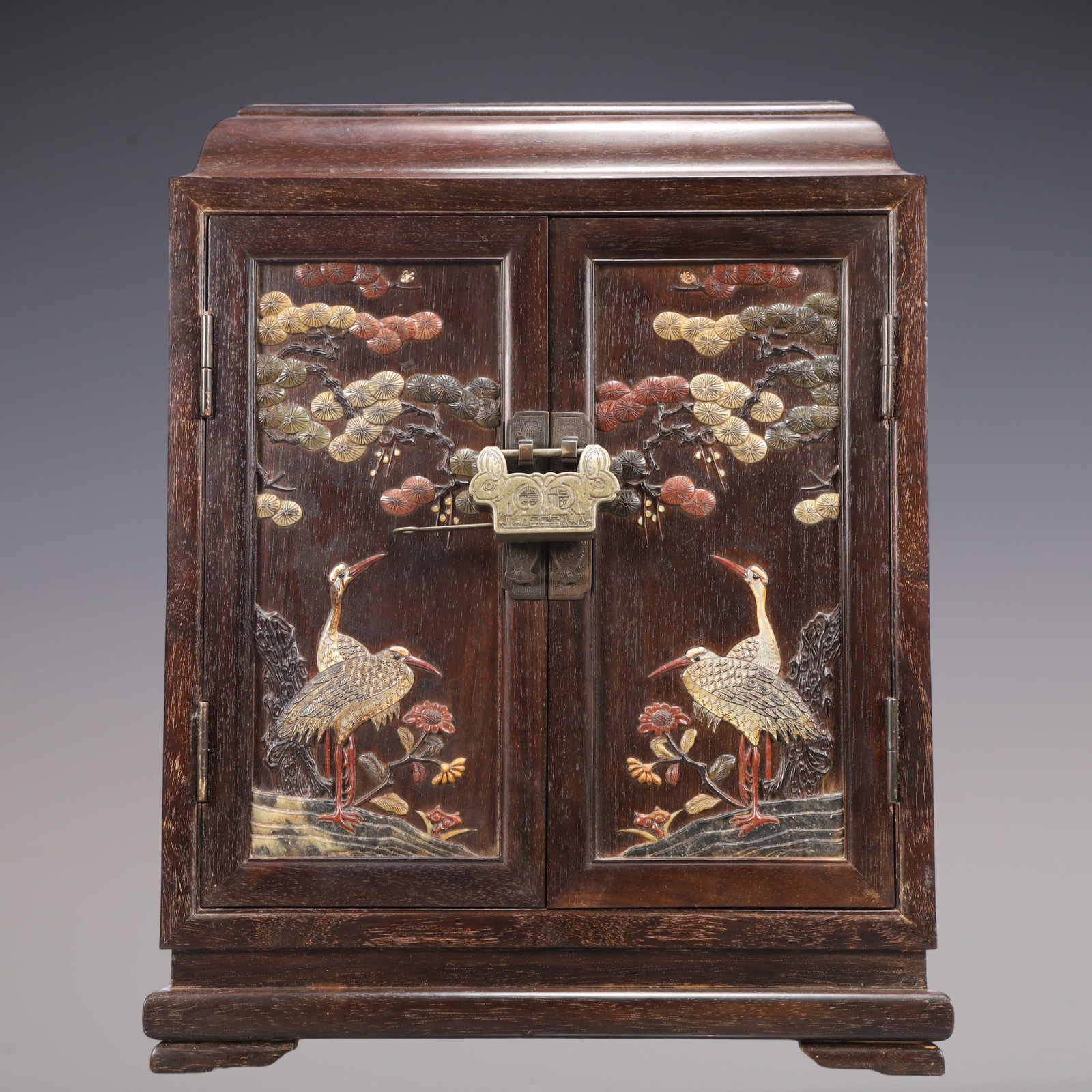 A Exquisite Zitanwood Pine and Crane Pattern Box: A Exquisite Zitanwood Pine and Crane Pattern Box Qing Dynasty, China Size:12.4inx9.4inx15.7in Weight:5100g紫檀木松鹤纹箱子 中国清É