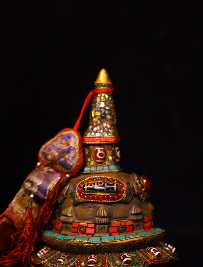 An Exquisite Bronze Inlaid Gems Pagoda: An Exquisite Bronze Inlaid Gems Pagoda Qing Dynasty, China Size:6.7inx4.9in Weight:1500g铜镶嵌宝石佛塔 中国清代 Size:17cmx12.5cm Weigh