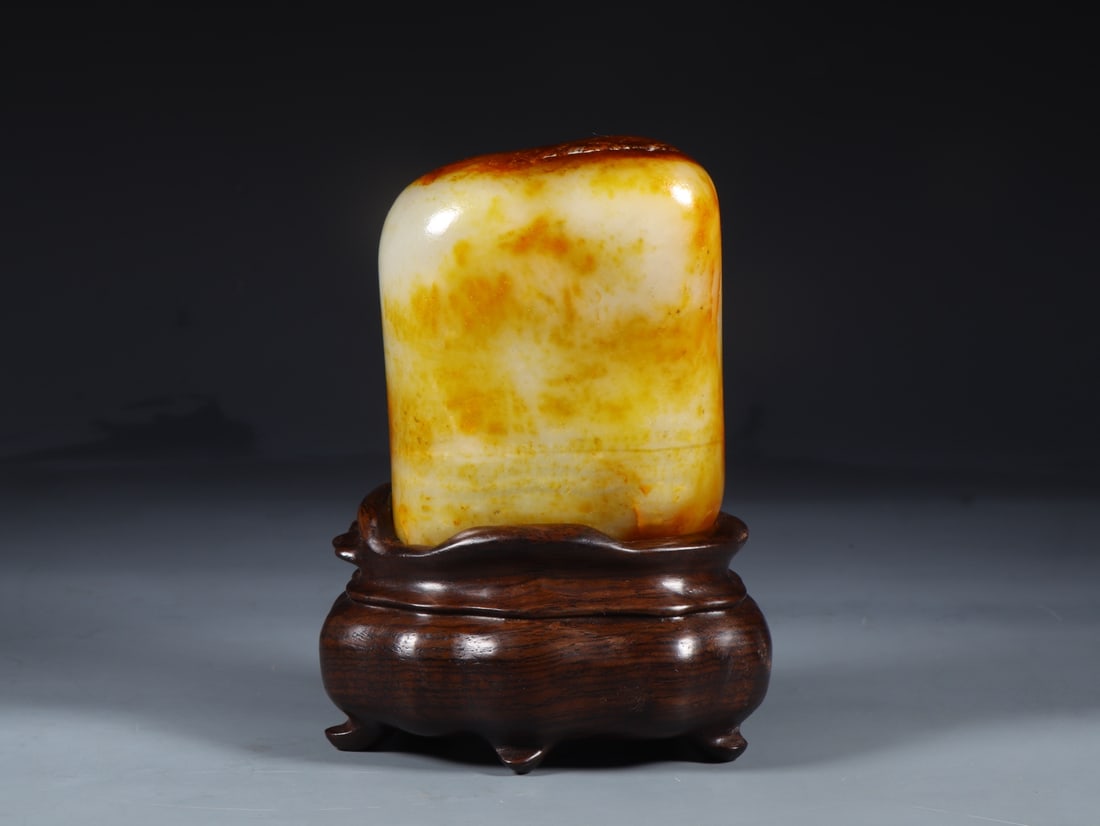 An Exquisite White Jade Ornament: An Exquisite White Jade Ornament Qing Dynasty, China Size:3.3inx2.7inx5.7in Weight:1472g白玉原石摆件 中国清代 Size:8.4cmx6.9cmx14.5cm