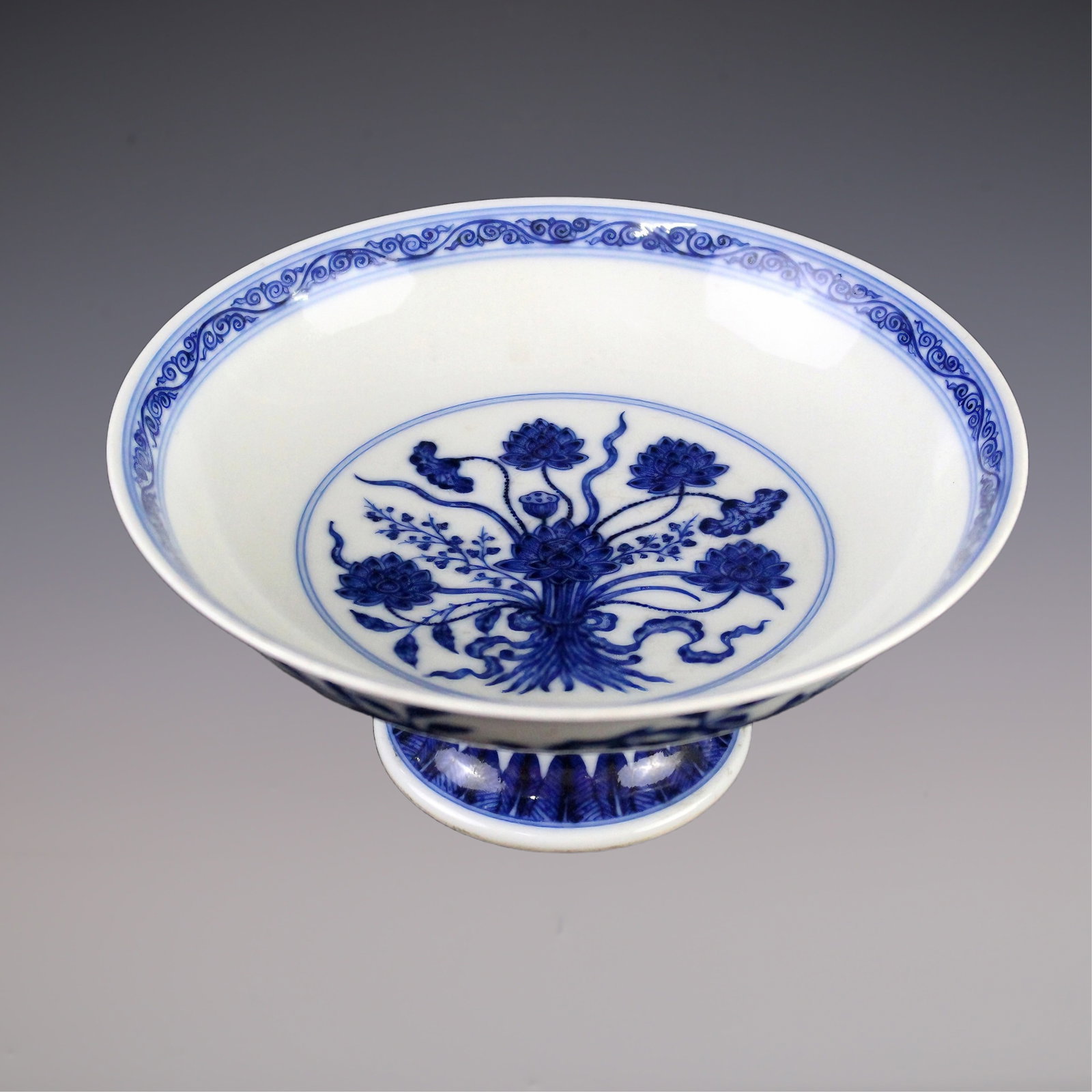 An Exquisite Blue and White Flower and Fruit Pattern Lotus Pattern Stem Bowl: An Exquisite Blue and White Flower and Fruit Pattern Lotus Pattern Stem Bowl Qing Dynasty, China Qianlong Six-character Mark Size:3inx6.7in青花一束莲图案ƌ