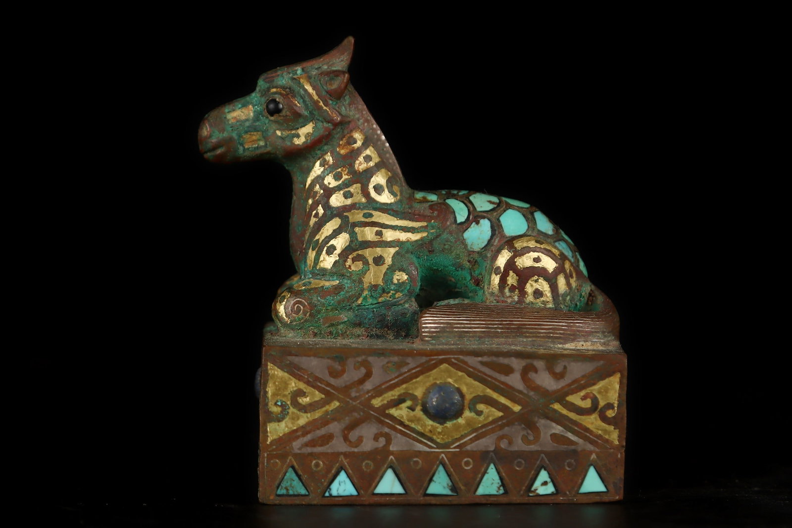An Exquisite Bronze Inlaid Gold and Silver Auspicious Beast Seal: An Exquisite Bronze Inlaid Gold and Silver Auspicious Beast Seal the Warring States period in China Size:2.6inx2.2inx2.7in Weight:504g铜错金银瑞兽印章 &